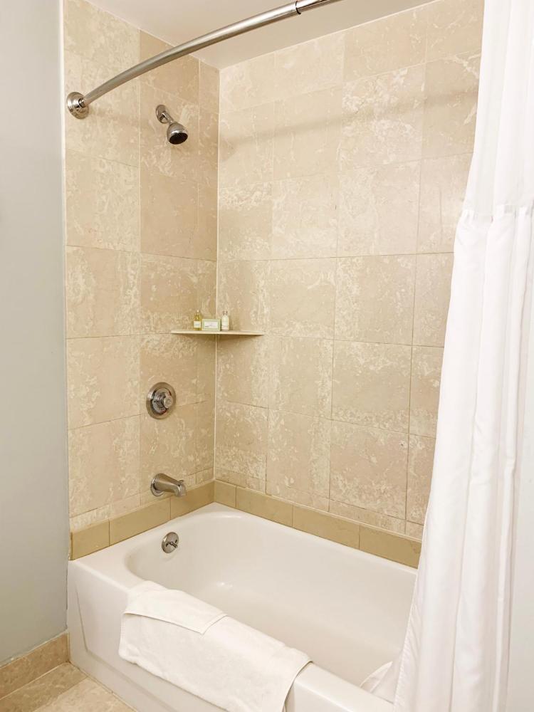Deluxe Queen Room with Two Queen Beds interior
